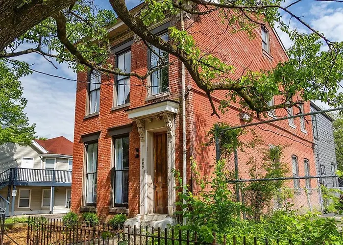 Luxury 8 Bed/4 Ba Nulu Home Private Yard/Parking